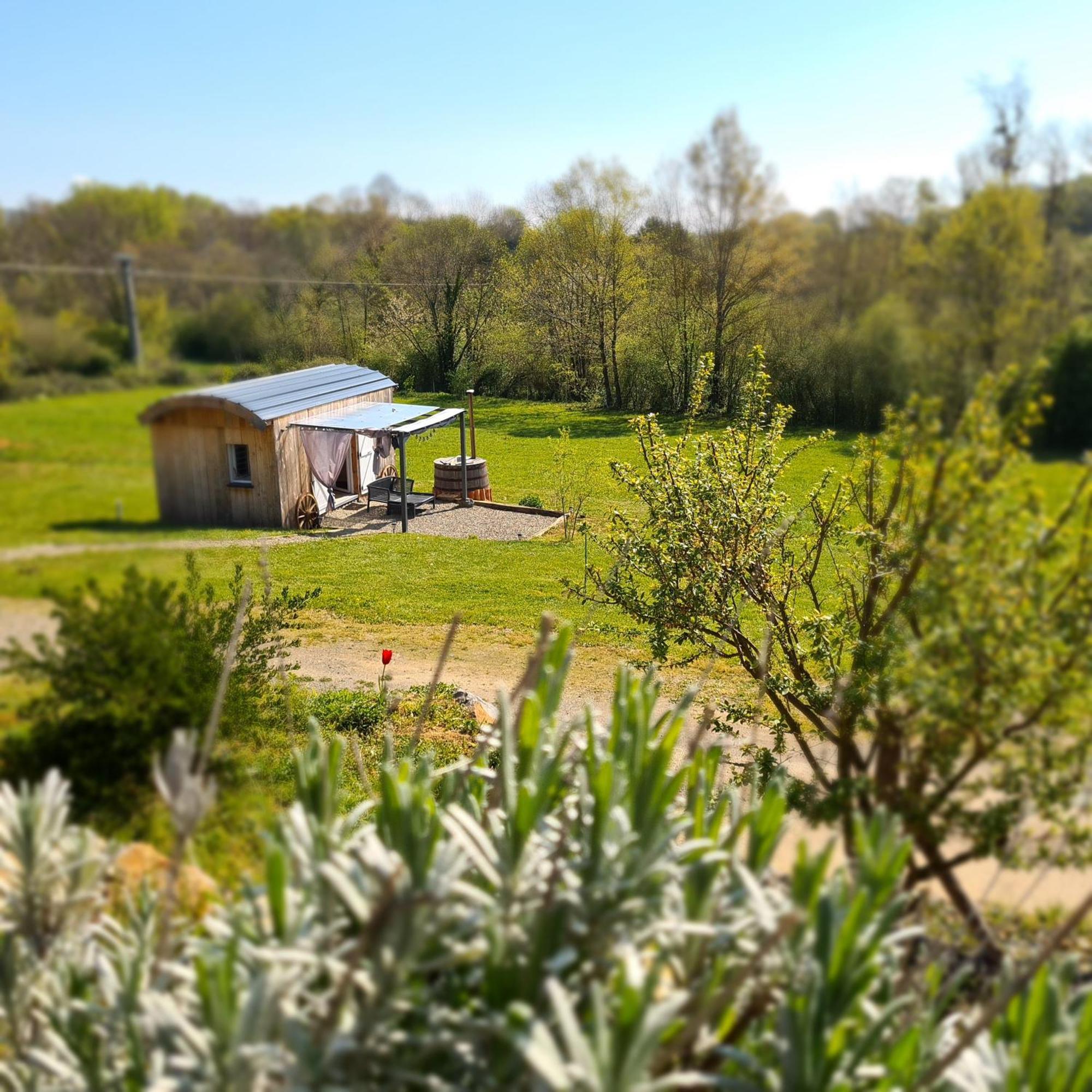 Les Milles Bottes Et Ses Roulottes Villa Encausse-les-Thermes Buitenkant foto